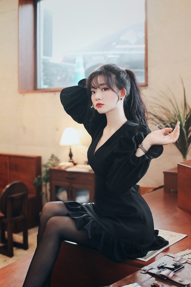 Outfit serba hitam/Foto: Instagram.com/Milkcocoa Outfit serba hitam