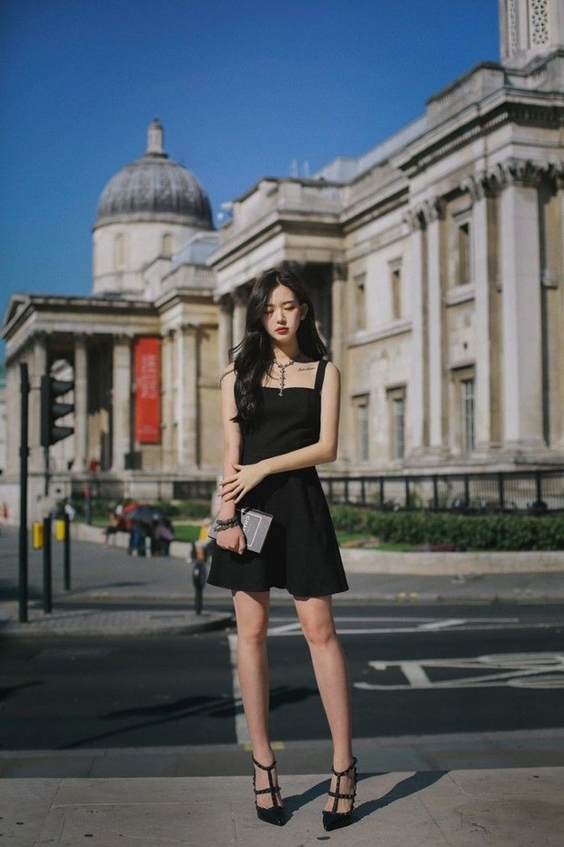 Outfit serba hitam/Foto: Instagram.com/Milkcocoa Outfit serba hitam