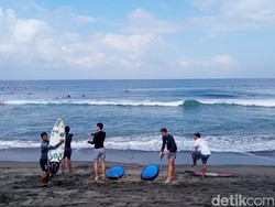 Lupakan Kuta, Ini Pantai Surfing Favorit Turis di Canggu