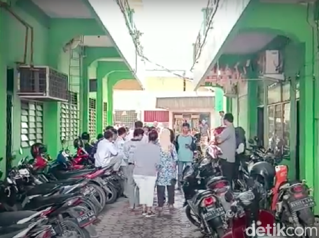 Gegara Main Bola, Pelajar SMK UISU Medan Dikeroyok Sejumlah Pemuda Gegara Main Bola, Pelajar SMK UISU Medan Dikeroyok Sejumlah Pemuda