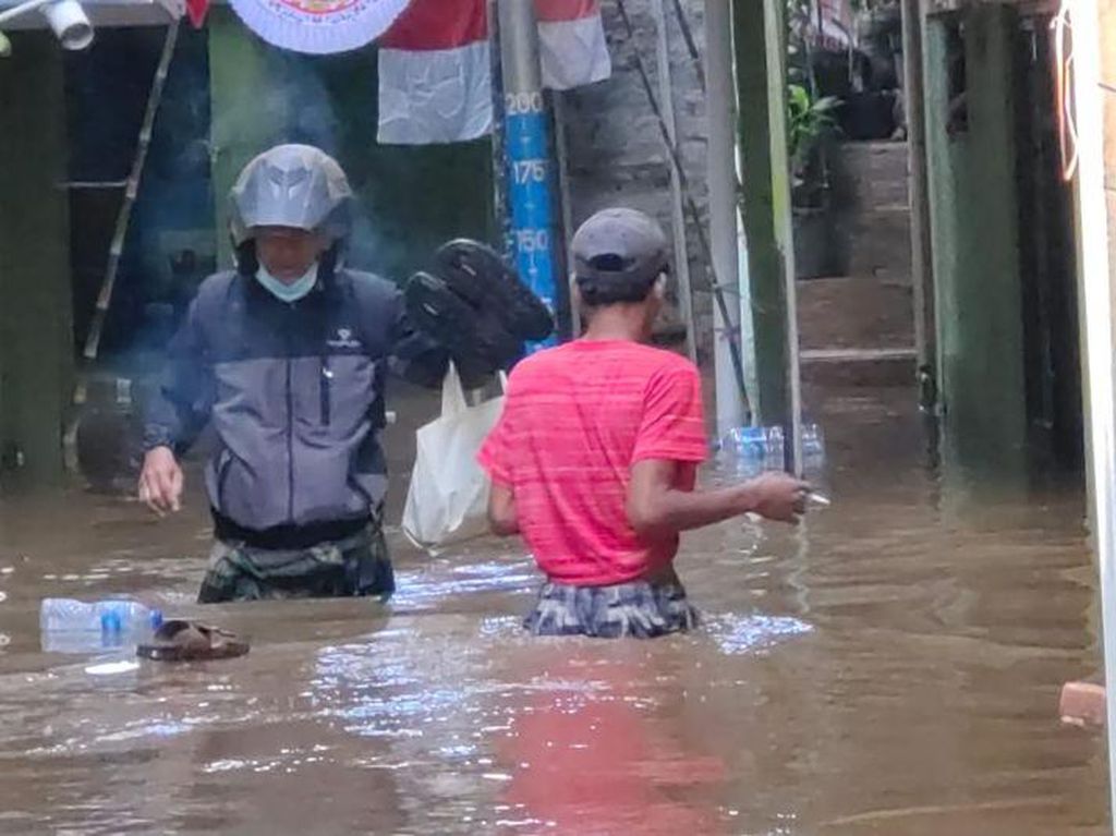 Suasana Terkini Banjir di Kebon Pala Jaktim