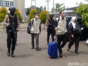 Periksa Kantor Pemkab Pemalang, Petugas KPK Bawa 2 Koper dari Ruang BKD