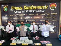 Polres Jakbar Tangkap 2 Kurir Penyelundup 101.355 Ekstasi ke Jakarta