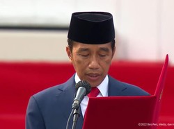 Jokowi Kukuhkan Paskibraka Nasional 2022