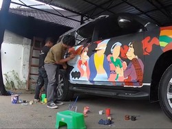 Melukis di Mobil Dinasnya Menantu Presiden