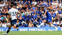 Chelsea vs Tottenham di pekan kedua Liga Inggris, Minggu (14/8) berakhir seri 2-2. Reece James bikin gol kedua Chelsea setelah memanfaatkan umpan dari Sterling (Getty Images)