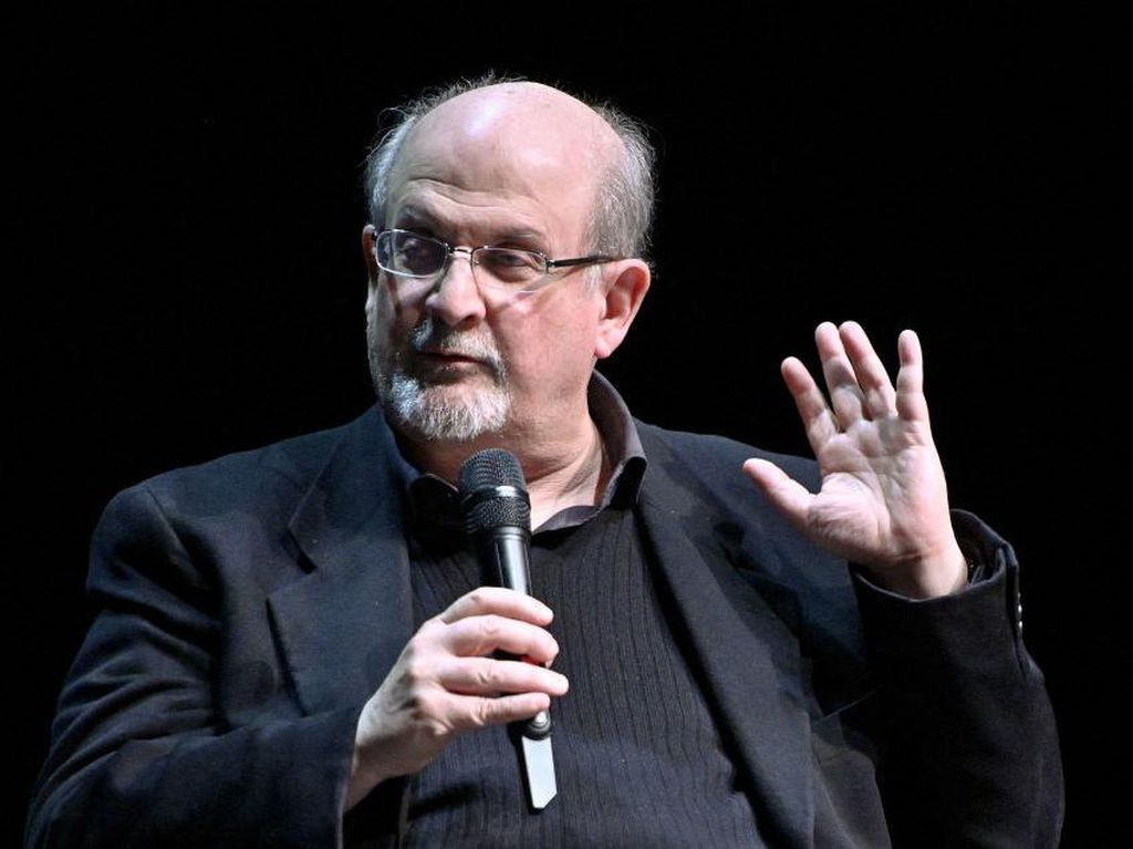 Pernyataan Lengkap Keluarga Salman Rushdie usai Lepas Ventilator