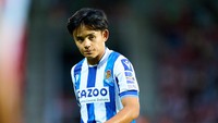 Takefusa Kubo membantu Real Sociedad menang di pekan pertama LaLiga. Ini sekaligus gol debut untuk klub barunya. (Foto: Getty Images/Juan Manuel Serrano Arce)