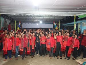 77 Tahun dalam Kegelapan, Desa di Taput Ini Akhirnya Dialiri Listrik 77 Tahun dalam Kegelapan, Desa di Taput Ini Akhirnya Dialiri Listrik