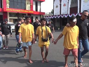 5 Preman Pemicu Pembakaran-Perusakan Rumah di Dusun Jember Ditangkap 5 Preman Pemicu Pembakaran-Perusakan Rumah di Dusun Jember Ditangkap
