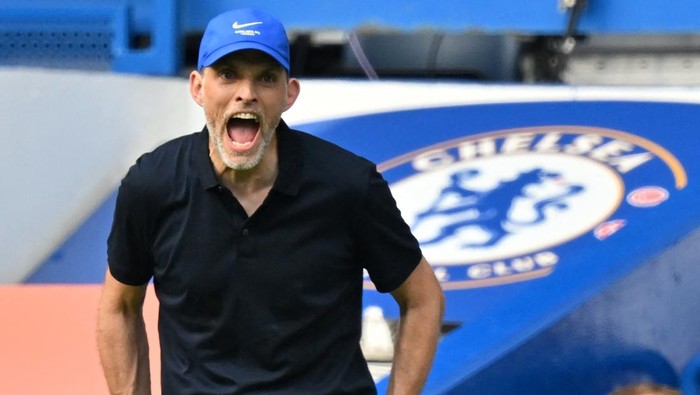 Chelseas German head coach Thomas Tuchel gestures on the touchline during the English Premier League football match between Chelsea and Tottenham Hotspur at Stamford Bridge in London on August 14, 2022. - RESTRICTED TO EDITORIAL USE. No use with unauthorized audio, video, data, fixture lists, club/league logos or live services. Online in-match use limited to 120 images. An additional 40 images may be used in extra time. No video emulation. Social media in-match use limited to 120 images. An additional 40 images may be used in extra time. No use in betting publications, games or single club/league/player publications. (Photo by Glyn KIRK / AFP) / RESTRICTED TO EDITORIAL USE. No use with unauthorized audio, video, data, fixture lists, club/league logos or live services. Online in-match use limited to 120 images. An additional 40 images may be used in extra time. No video emulation. Social media in-match use limited to 120 images. An additional 40 images may be used in extra time. No use in betting publications, games or single club/league/player publications. / RESTRICTED TO EDITORIAL USE. No use with unauthorized audio, video, data, fixture lists, club/league logos or live services. Online in-match use limited to 120 images. An additional 40 images may be used in extra time. No video emulation. Social media in-match use limited to 120 images. An additional 40 images may be used in extra time. No use in betting publications, games or single club/league/player publications. (Photo by GLYN KIRK/AFP via Getty Images)