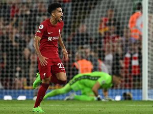 Melesat di Antara Kepungan Lawan, Diaz Selamatkan Liverpool