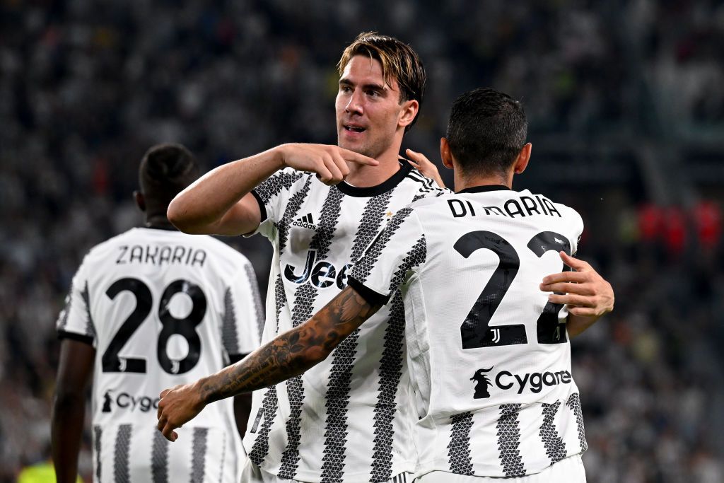 TURIN, ITALY - AUGUST 15: Dusan Vlahovic of Juventus celebrates 3-0 goal with Angel Di Maria during the Serie A match between Juventus and US Sassuolo at Allianz Stadium on August 14, 2022 in Turin, Italy. (Photo by Daniele Badolato - Juventus FC/Juventus FC via Getty Images)
