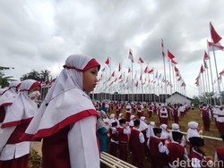 Peringati HUT RI, 360 Bendera Merah Putih Dikibarkan Siswa SD di Salatiga