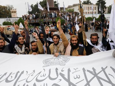 Pejuang Taliban Rayakan Setahun Berkuasa Dekat Kedubes AS di Kabul