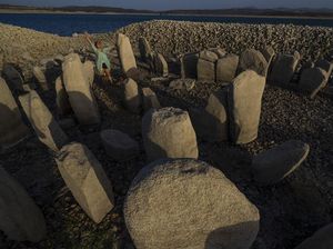 Air Waduk Surut, Stonehenge Spanyol Muncul Lagi