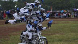 Wow... Satu Motor Ditunggangi Ramai-ramai Hanya Ada di Momen Ini