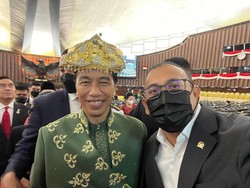 Momen Akrab Andre Rosiade Bersama Jokowi dan Prabowo di Gedung DPR