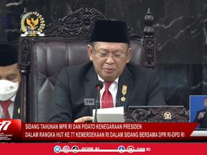 Pantun Bamsoet di Depan Jokowi: Capres Ojo Kesusu, Koalisi Bisa Berubah Pantun Bamsoet di Depan Jokowi: Capres Ojo Kesusu, Koalisi Bisa Berubah