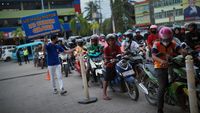 Pemotor Antre BBM Gratis Sambut HUT RI di Kendari