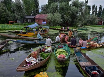 Pasar Terapung Ini Bukan di Banjarmasin, tapi di... India