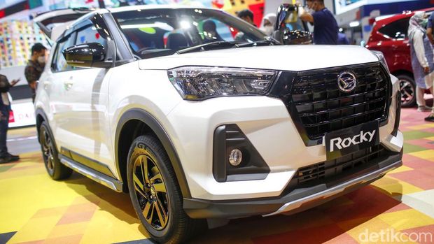 PT Astra Daihatsu Motor (ADM) berbincang penyegaran kepada salah satu modelnya. Kali ini, Rocky facelift yang meluncur di festival otomotif Gaikindo Indonesia International Auto Show (GIIAS) 2022. Daihatsu berbincang penyegaran pada bab eksterior dari Rocky.