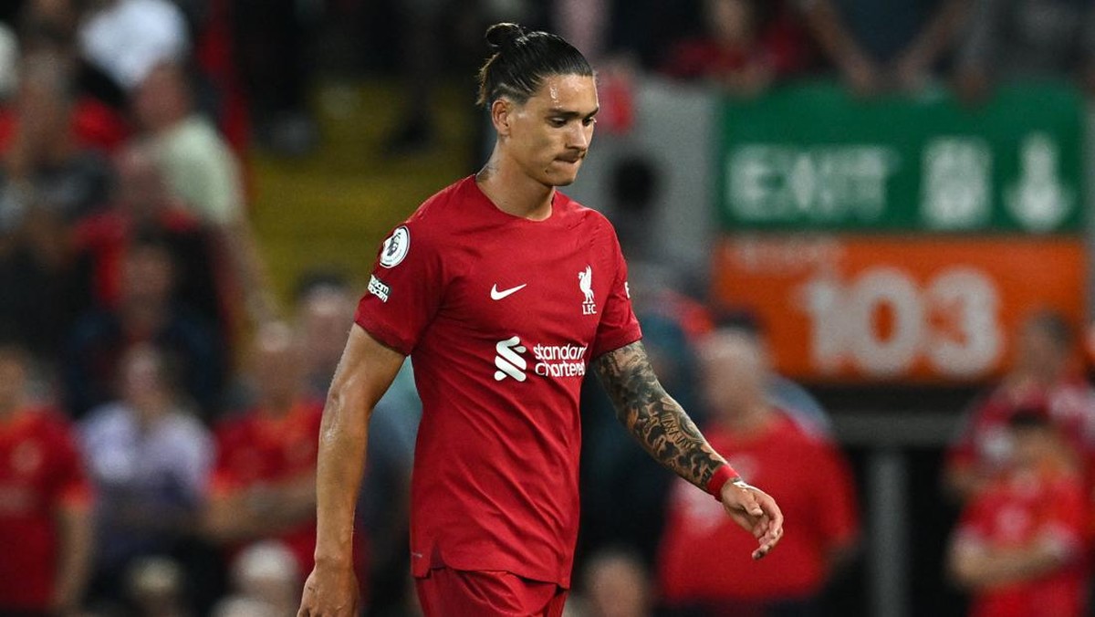 Darwin Nunez dapat kartu merah saat Liverpool diimbangi Crystal Palace (Foto: AFP via Getty Images/PAUL ELLIS)