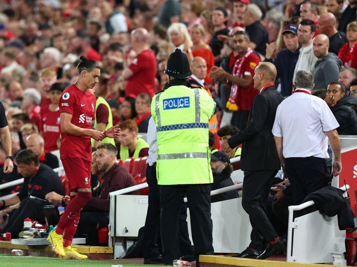 LIVERPOOL, ENGLAND - AUGUST 15: Darwin Nunez of Liverpool during the Premier League match between Liverpool FC and Crystal Palace at Anfield on August 15, 2022 in Liverpool, United Kingdom. (Photo by Robbie Jay Barratt - AMA/Getty Images)