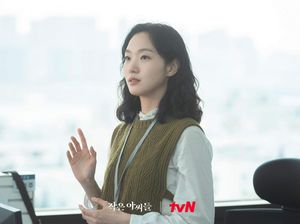 8 Gaya Kim Go Eun di Little Women, Tetap Stylish Meski Hidup Pas-pasan