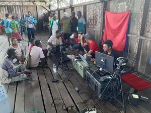 Jemput Bola Rekam e-KTP Warga, Dukcapil Terbang ke Pedalaman Papua Jemput Bola Rekam e-KTP Warga, Dukcapil Terbang ke Pedalaman Papua