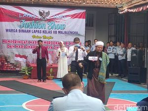 Kala Gus Samsudin Berlenggok di Fashion Show Dalam Penjara Kala Gus Samsudin Berlenggok di Fashion Show Dalam Penjara