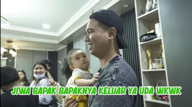 Frans Faisal Momong Baby Adzam