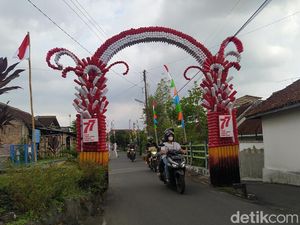 Keren! Warga Magelang Manfaatkan 1.200 Botol Bekas Bangun Gapura Pelita Keren! Warga Magelang Manfaatkan 1.200 Botol Bekas Bangun Gapura Pelita