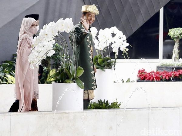 Gaya Jokowi Pakai Baju Adat Bangka Belitung di Sidang Tahunan MPR