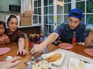 Henry Lau Main ke Rumah Nagita Slavina, Disuguhi Cimol dan Keju Aroma Henry Lau Main ke Rumah Nagita Slavina, Disuguhi Cimol dan Keju Aroma