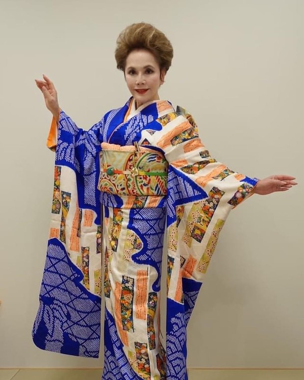 Ibu Dewi Soekarno/Foto : instagram.com/dewisoekarnoofficial Ibu Dewi Soekarno mengenakan kimono lengkap di perayaan tahun baru