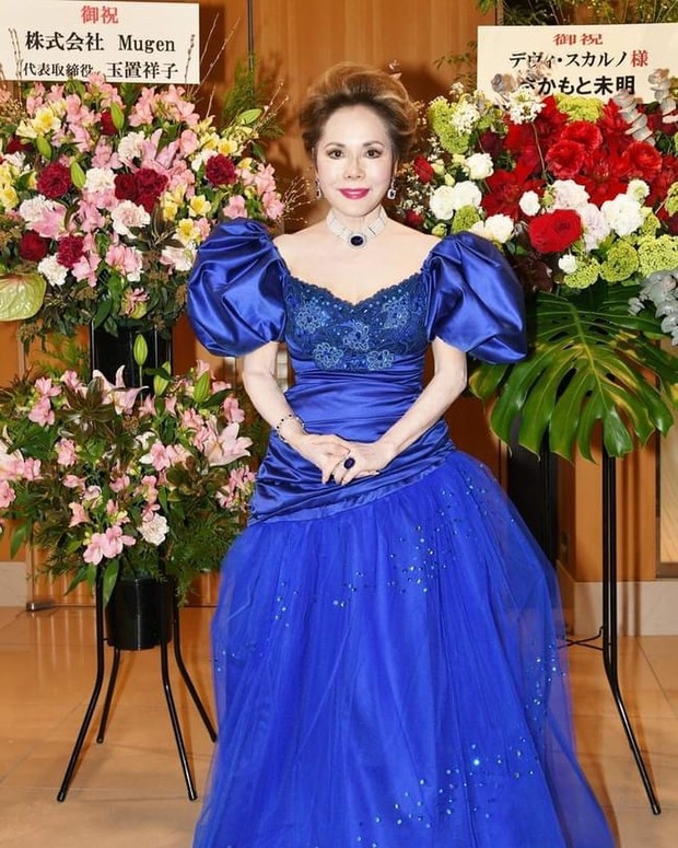 Ibu Dewi Soekarno/Foto : instagram.com/dewisoekarnoofficial Merayakan ulang tahun ke 82, Ibu Dewi Soekarno mengenakan gaun panjang berwarna biru