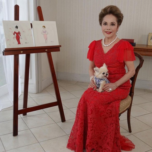 Ibu Dewi Soekarno/Foto : instagram.com/dewisoekarnoofficial Ibu Dewi Soekarno mengenakan gaun berwarna merah