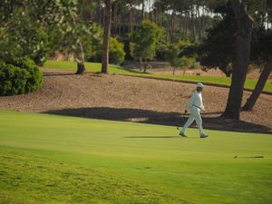 Lama Tak Muncul, Jack Ma Kepergok Asyik Main Golf di Spanyol