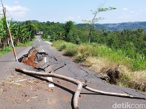 Jalan Ungaran-Mranggen yang Longsor 6 Bulan Lalu Kini Ditutup Permanen Jalan Ungaran-Mranggen yang Longsor 6 Bulan Lalu Kini Ditutup Permanen
