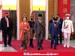 Momen Jokowi Akrab dengan Masinton-Effendi Simbolon di Sidang Tahunan Momen Jokowi Akrab dengan Masinton-Effendi Simbolon di Sidang Tahunan