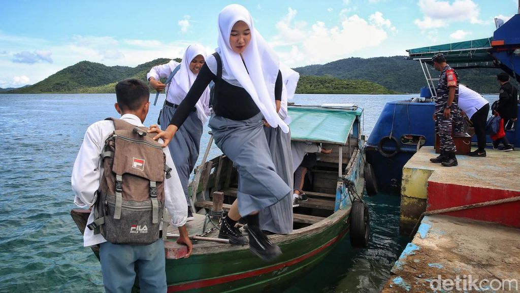 Kisah Anak-anak di Anambas, Seberangi Lautan untuk Tetap Sekolah Kisah Anak-anak di Anambas, Seberangi Lautan untuk Tetap Sekolah