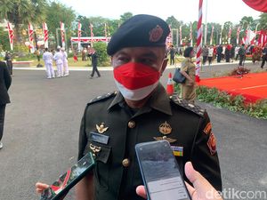 Suka Duka Melatih Paskibraka Demi Suksesnya Upacara HUT ke-77 RI di Grahadi Suka Duka Melatih Paskibraka Demi Suksesnya Upacara HUT ke-77 RI di Grahadi