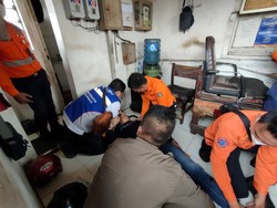 Pria Surabaya Terserempet Kereta Api Selamat Meski Terpental 200 Meter