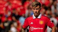 Lisandro Martinez langsung merebut spot utama di jantung pertahanan. Sempat dicibir karena kesulitan, bek Argentina itu bisa tampil oke menggalang barisan belakang di dua laga terakhir MU. (Foto: Manchester United via Getty Imag/Ash Donelon)