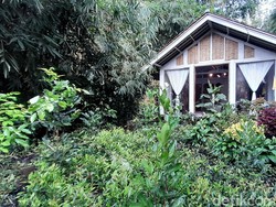 Melihat Lokasi Pemakaman Penyanyi Mukti Mukti di Sumedang