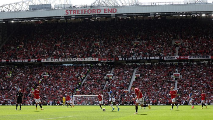MANCHESTER, ENGLAND - AUGUST 07: General view inside the stadium during the Premier League match between Manchester United and Brighton & Hove Albion at Old Trafford on August 07, 2022 in Manchester, England. (Photo by Catherine Ivill/Getty Images)