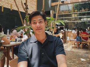 10 Gaya Keren Meerqeen Saat Makan Es Krim hingga Nongkrong di Kafe 10 Gaya Keren Meerqeen Saat Makan Es Krim hingga Nongkrong di Kafe