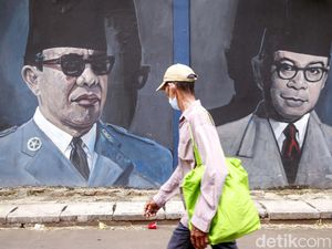 Melintas di Depan Mural Bapak Proklamator Soekarno-Hatta