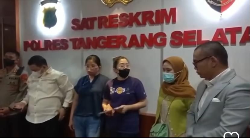 Momen Ibu Pencuri Cokelat di Minimarket Minta Maaf